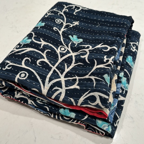 Kantha Quilted Throw. 90”x 51” - Picture 9 of 10
